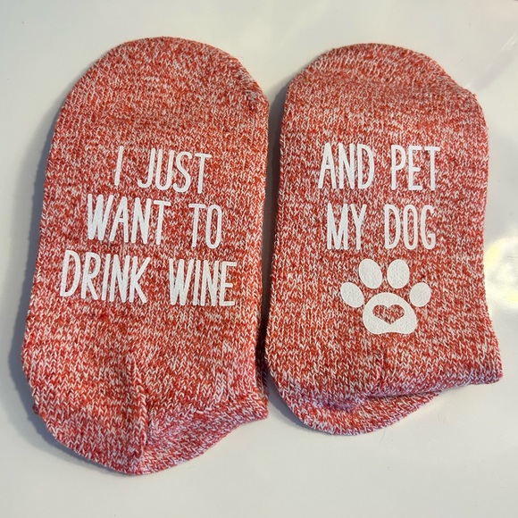 I just want to drink wine & pet my dog socks - Picture 3 of 3